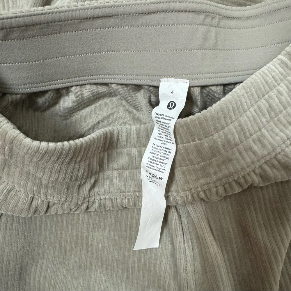 Lululemon | Mid-Rise Wide-Leg Pant Velvet Cord | Warm Ash Gray | Size 4 - Picture 11 of 13